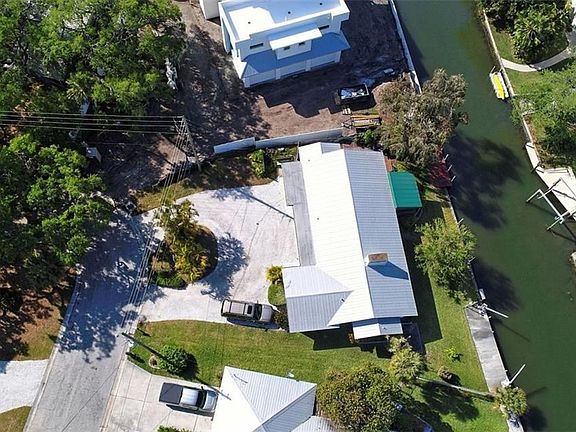 4th image of 1062 Caloosa Dr