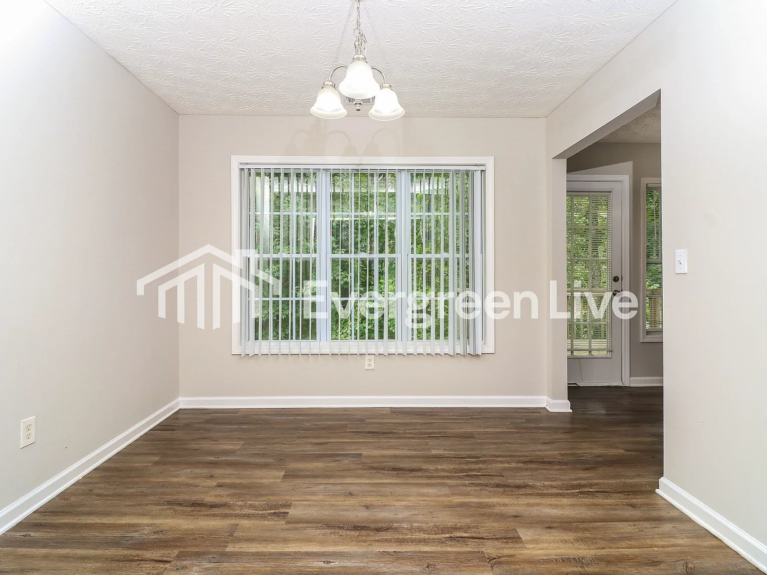4 bed, 2.5 bath, 1972 sqft, $1,845 — Photo 4