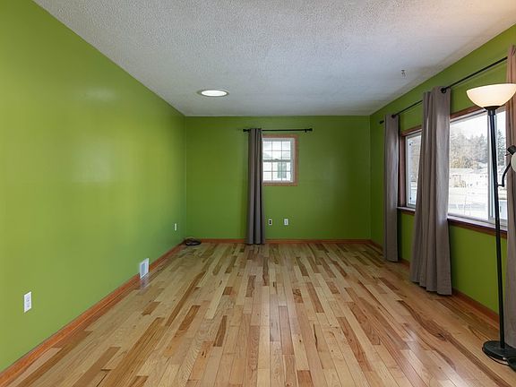 3rd image of 309 Hillside Dr