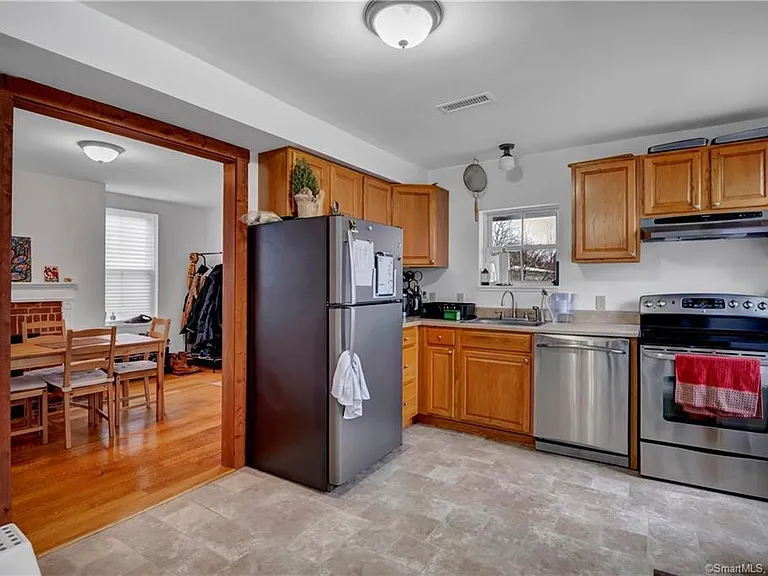 80 William St #2 — Photo 8