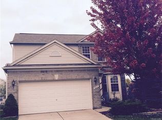 860 Deer Run Lake Rd, Holly, MI 48442