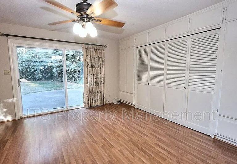 1060 Sand Bar Cir — Photo 46