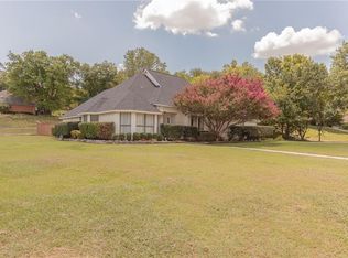 208 Willow Ridge Rd, Fort Worth, TX 76103