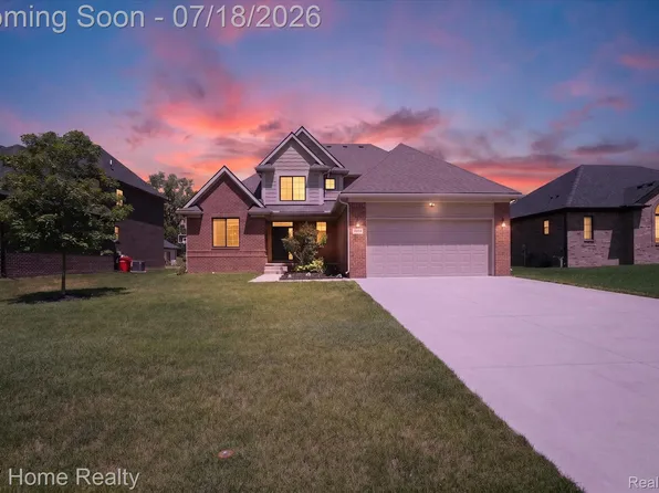 21926 Duns Scotus St, Southfield, MI 48075