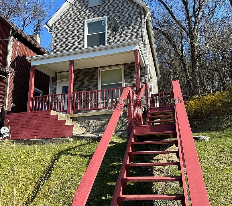 208 Rolfe St