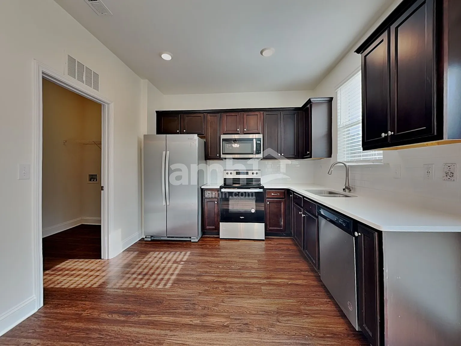 3 bed, 2.5 bath, 1420 sqft, $2,285 — Photo 3