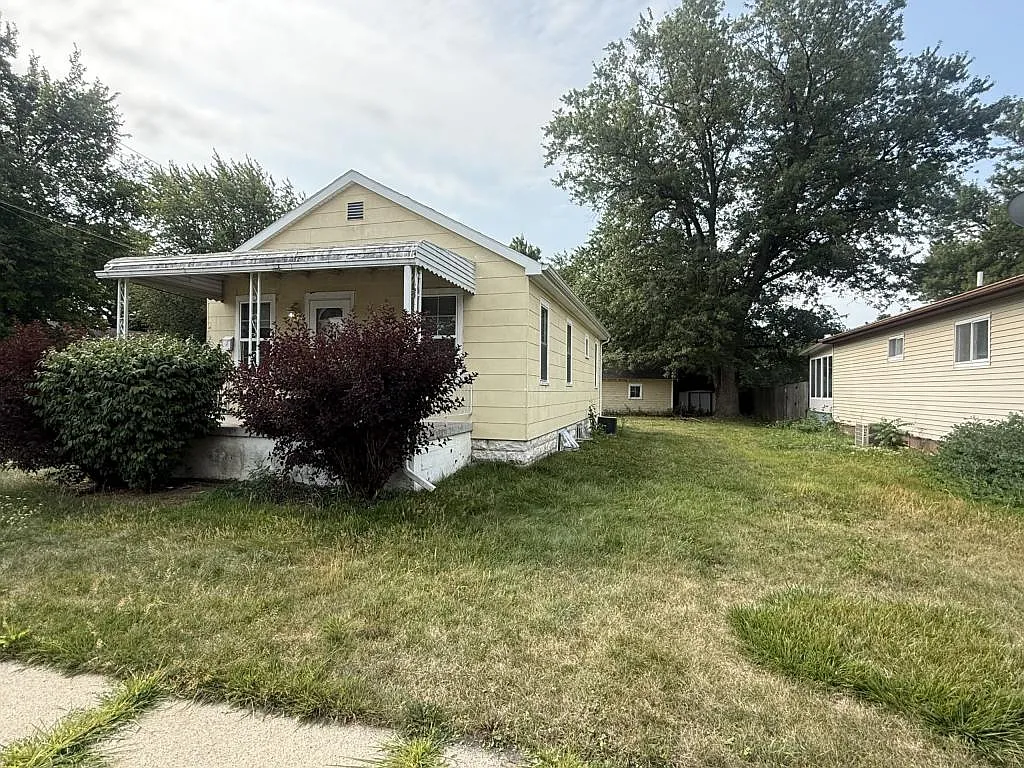 3201 Clairmont St — Photo 2