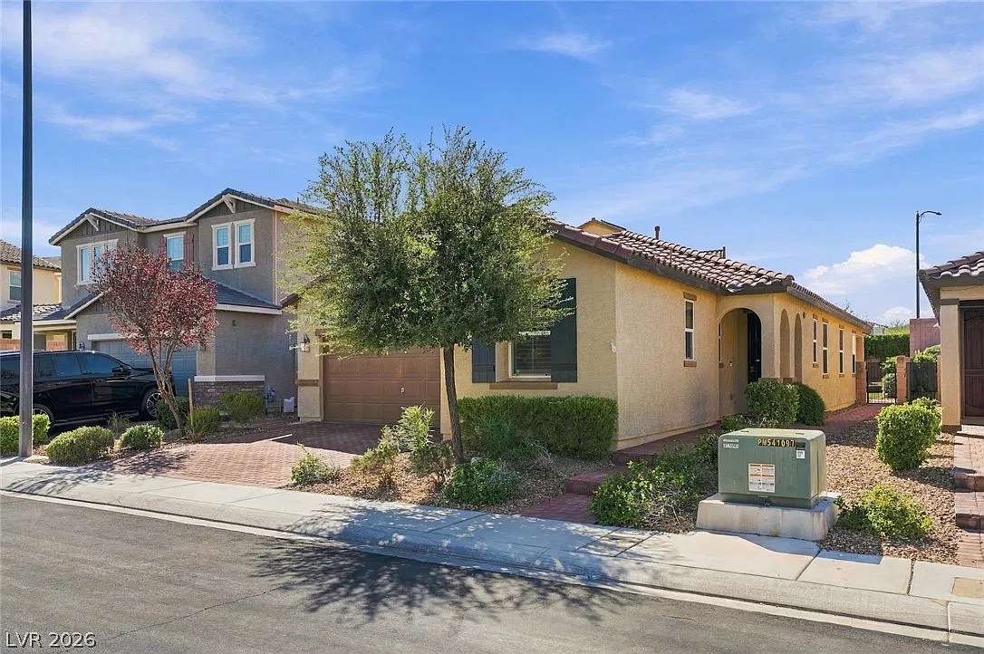 3 bed, 2.5 bath, 1844 sqft, $2,495 — Photo 2