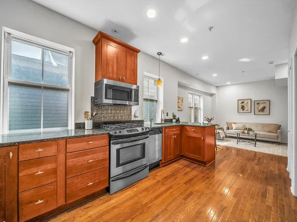 257 Pleasant St APT 7, Worcester, MA 01609