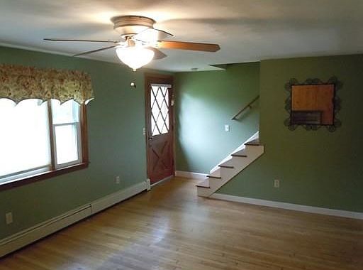 3rd image of 107 Precinct St
