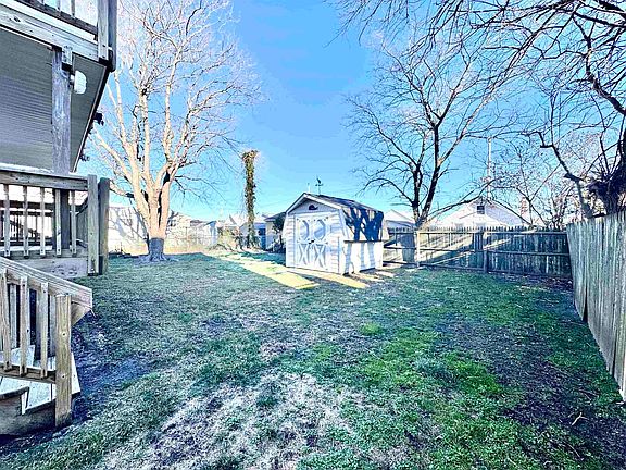 4th image of 409 W Oak Ave #A