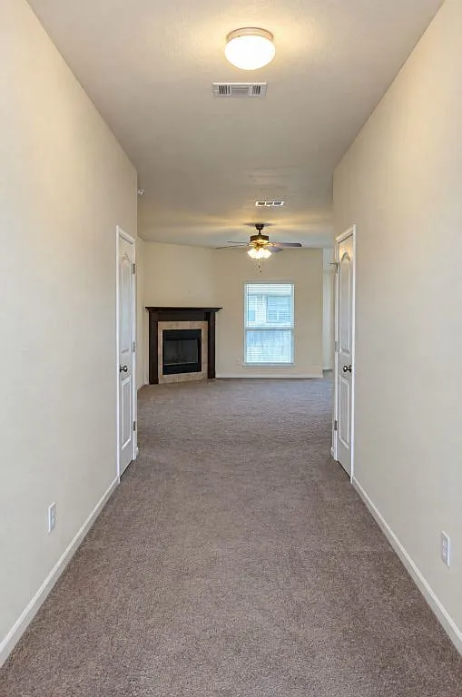 4 bed, 1931 sqft, $1,975 — Photo 3