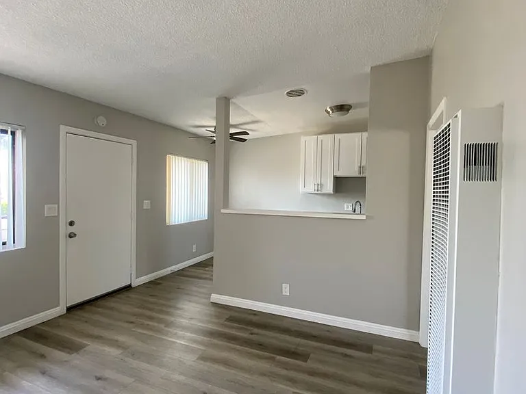 1242 Cedar Ave — Photo 4