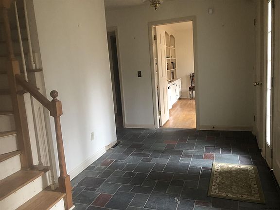 5th image of 24 Berkshire Dr