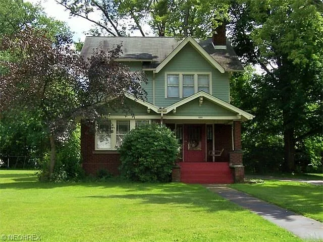 1395 Beechcrest St NW photo 1