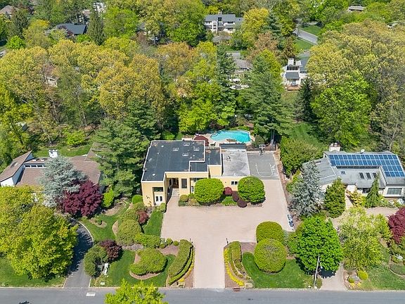 4th image of 37 Hemlock Rd
