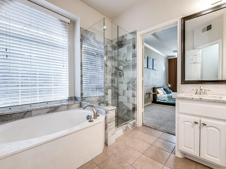 10572 Coach House Ln — Photo 11