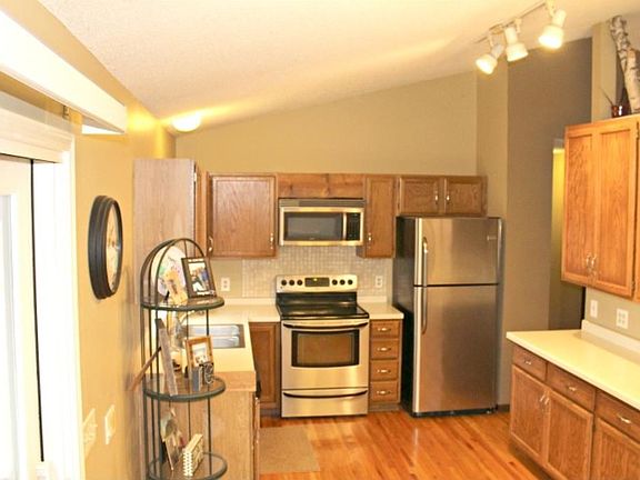Stone back splash behind stove. All this kitchen needs is a cook!
