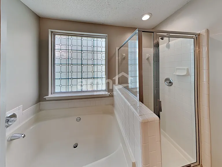 1720 Silverberry Ct — Photo 13