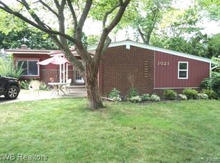 1021 Norwich Dr, Troy, MI 48084