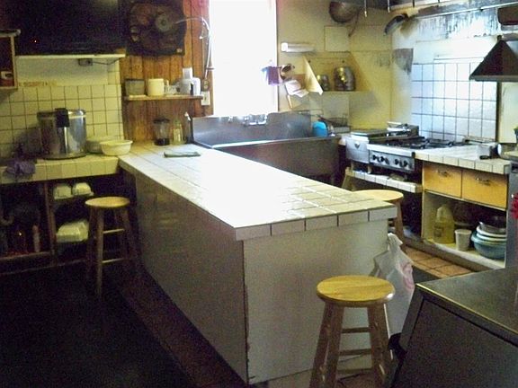 4th image of 409 N Maguire St