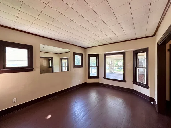 611 Raymond St, New Castle, PA 16101