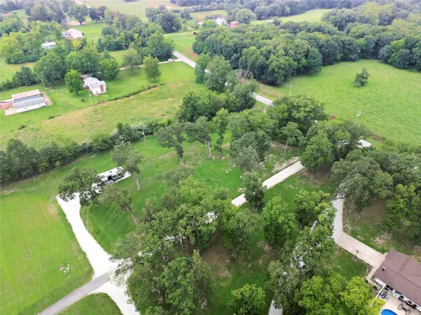 2880 S Hwy W, Winfield, MO 63389