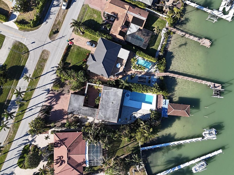 1st image of 11 Capri Blvd