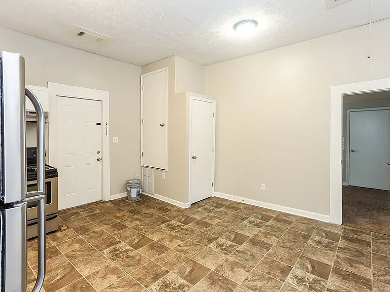 6129 Sorrell St NE — Photo 7