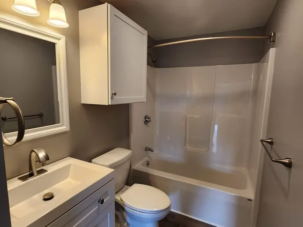 47 Northway St #D2, Tamworth, NH 03886