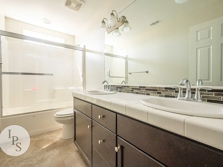 3611 Lansing Ave — Photo 22