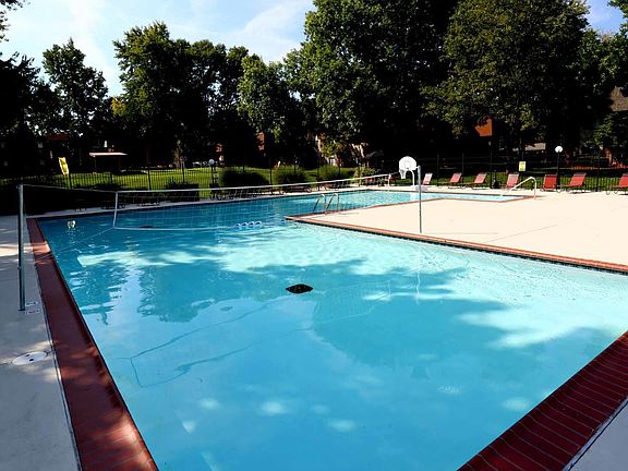 2nd image of 239 Sweetcreek Dr APT B
