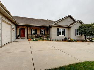 W156N5188 Pilgrim Rd, Menomonee Falls, WI 53051