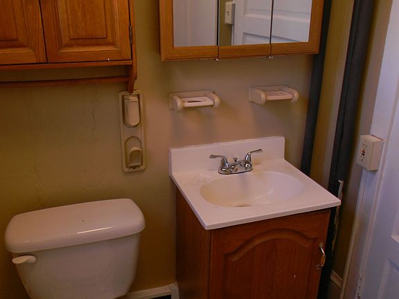 1452 East 6 street bathroom (2)