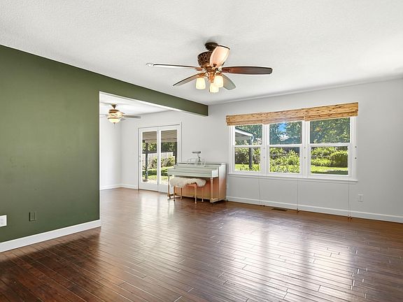 3rd image of 2536 SE Alexander Dr