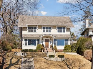 2508 W Lake Of The Isles Pkwy, Minneapolis, MN 55405