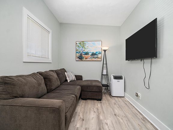 4th image of 3808 Pleasant Ave