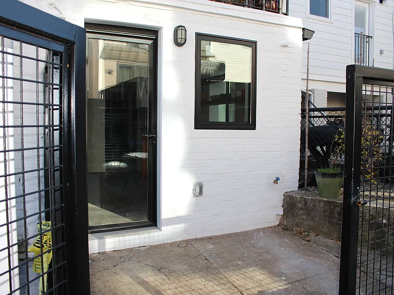 1318 Corbin Pl NE #B — Photo 16