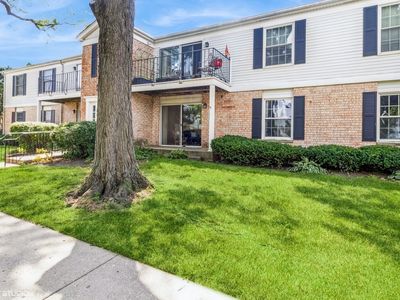 981 Golf Course Rd APT 2, Crystal Lake, IL, 60014