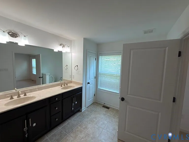 11403 Hayloft Ln — Photo 11
