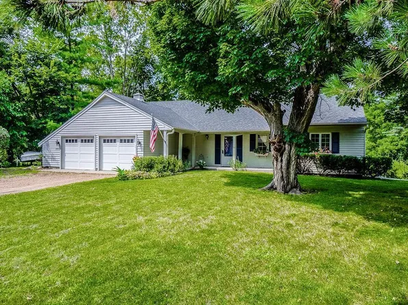 3992 Hunters Hill Way, Minnetonka, MN 55345