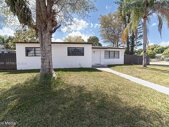 4th image of 1090 NW 197th Ter