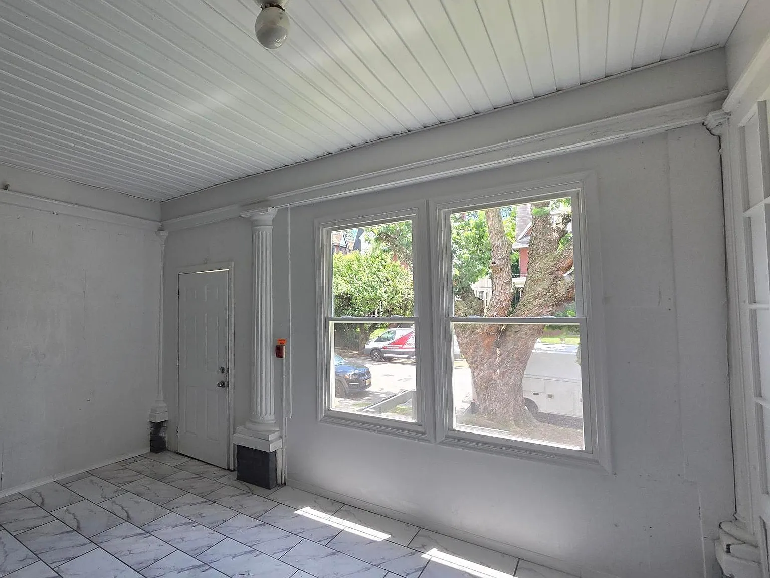 2 bed, 2832 sqft, $1,375 — Photo 2