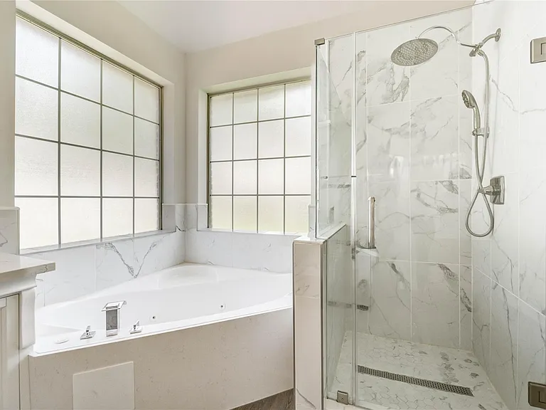 8803 Memorial Creek Dr — Photo 43