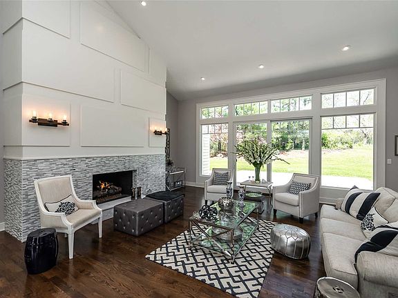 4th image of 22 Overbrook Ln