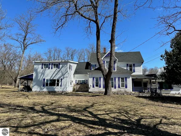 7596 E State St, Central Lake, MI 49622