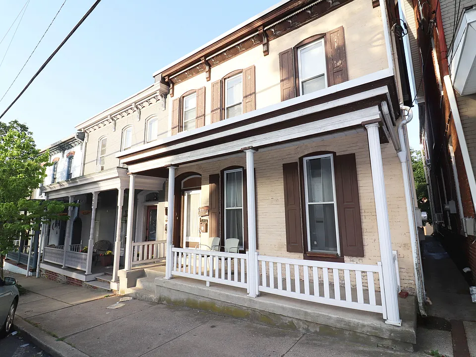 364 Main St #4