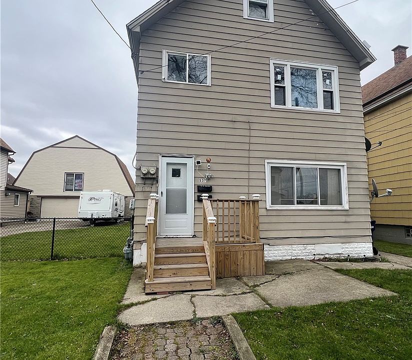 1st image of 537 Willett St S