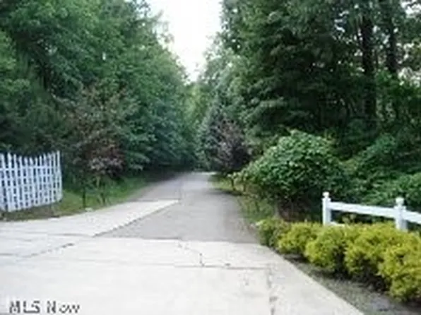 13 Bryden Ln, Weirton, WV 26062