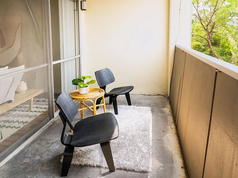 Irving Heights Apartments — Photo 13
